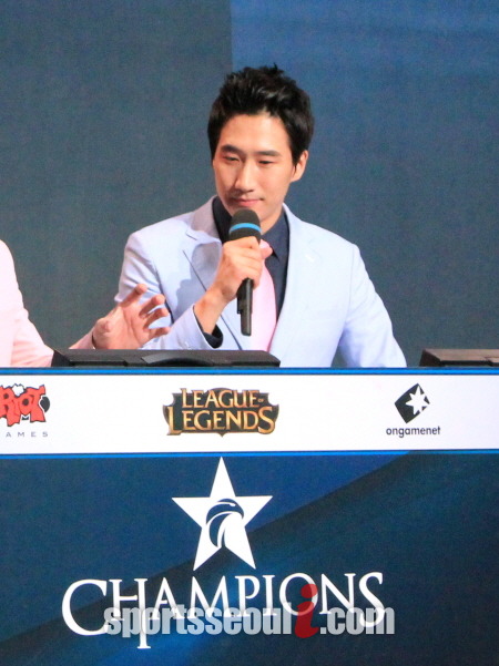 롤챔스 서머 2014 오프라인 2차 예선의 첫 날, 지난 시즌 롤챔스 하차를 선언했던 김동준(사진) 해설위원이 복귀했다./용산=김연정 기자
