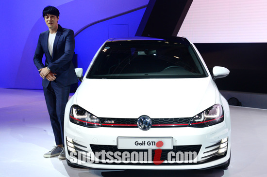 배우 소지섭은 지난달 29일 2014 부산 모터쇼 프레스 데이에서 폭스바겐이 국내 최초로 공개한 골프 GTI를 직접 소개했다./남윤호 기자