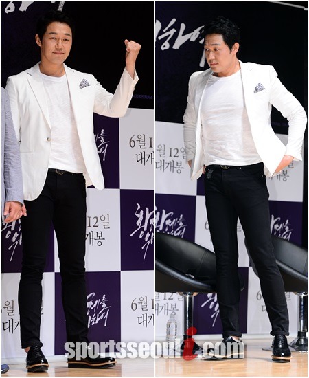 흰 색 재킷과 티셔츠, 검은색 바지를 입은 박성웅./김슬기 기자