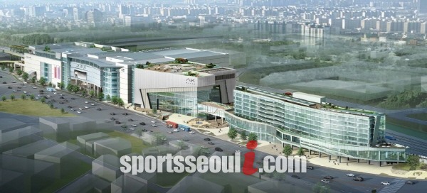 애경은 올 연말 경기도 수원에 ‘대형백화점+신개념 쇼핑몰+특급호텔’이라는 새로운 형태의 복합시설로 완성된 모습을 갖춰 경기남부의 랜드마크로 자리매김한다는 계획이다.