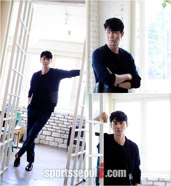 차승원은 자기관리를 위해 좋아하던 술과 커피를 먹지않고 물을 많이 마신다고 털어놨다./김슬기 기자