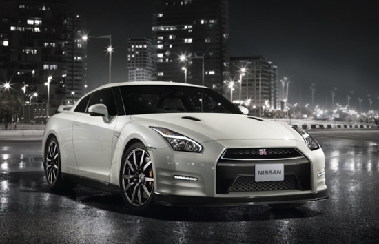 한국닛산이 10일 2015년형 슈퍼카 GT-R을 국내에 공식 출시했다./닛산 제공