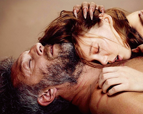 뱅상 카셀(아래)과 레아 세이두가 다정한 포즈로 로맨틱한 분위기를 자아내고 있다./영화잡지 프리미어프랑스 판