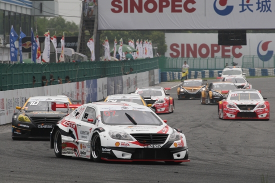 금호타이어가 2014 CJ헬로모바일 슈퍼레이스 3라운드 결승을 석권했다./금호타이어 제공