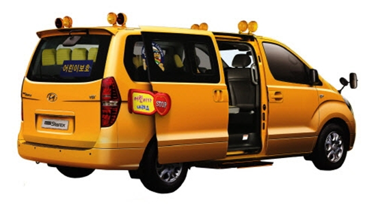 현대자동차는 올해 어린이 통학버스 승하차 보호 장치인 천사의 날개를 1700개 기증할 계획이다./현대차 제공