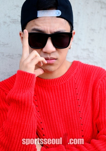 래퍼 뉴챔프가 가수 계범주가 소속된 PJR엔터테인먼트에 둥지를 트고 지난달 새 싱글 야하게를 발매했다. /김슬기 인턴기자