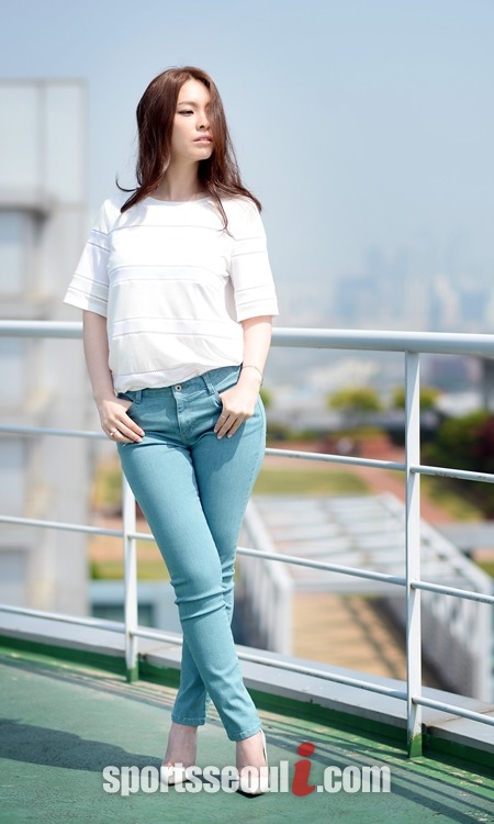 안지혜도 친구 이효리처럼 좋은 남자를 만나 조용한 곳에서 화목한 가정을 꾸리고 싶다는 소망을 밝혔다./임영무 기자