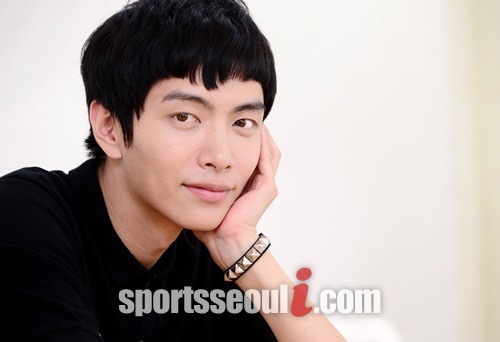 30대에 들어선 이민기는 친구와 술보다는 연기로 스트레스를 푼다고 한다./김슬기 기자