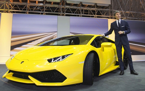 스테판 윙켈만 람보르기니 CEO가 이탈리아에서 최고 훈장인 대십자기사훈장을 받았다./람보르기니 제공