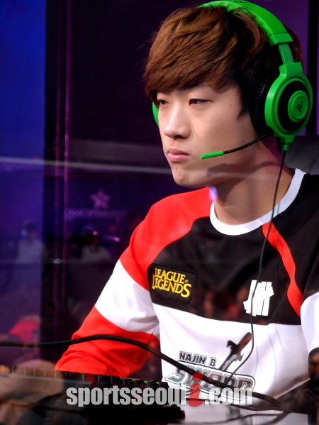 기존 나진 소드에서 미드라이너로 활약했던 나그네 김상문이 KT 불리츠로 이적했다. 김상문은 롤챔스 서머가 시작하는 18일 친정팀 나진 소드 정벌을 위해 나설 예정이다./김연정 기자