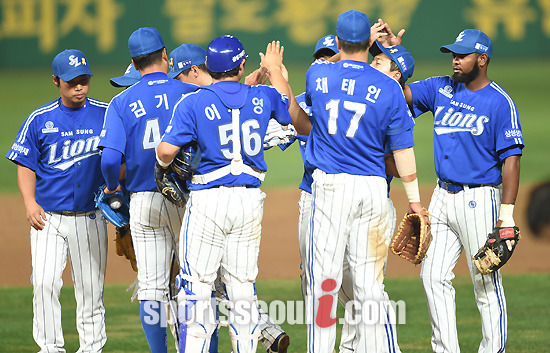 삼성 라이온즈가 19일 인천 문학구장에서 열린 2014 한국야쿠르트 세븐 프로야구 SK 와이번스와 원정 경기에서 8-3으로 승리했다. / 인천=최용민 기자