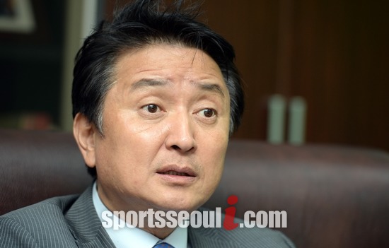 국민의 눈물을 닦아주는 민생 중심 행보를 이어나가겠다고 강조하고 있는 김 의원.