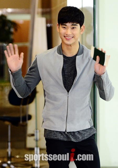 이번 논란에 대해 김수현 소속사 키이스트 관계자는 생수 브랜드의 이미지에 집중하느라 수원지 확인에 신경쓰지 못했다고 해명했다./김슬기 기자