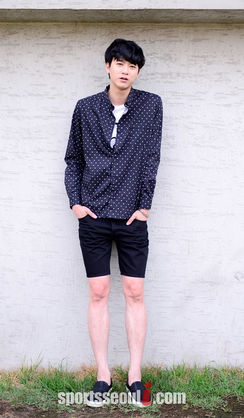 유민규가 tvN 닥치고 꽃미남 밴드에 출연한 뒤 배우의 길을 걸을 수 있었던 지난 얘기들을 털어놓고 있다./김슬기 기자