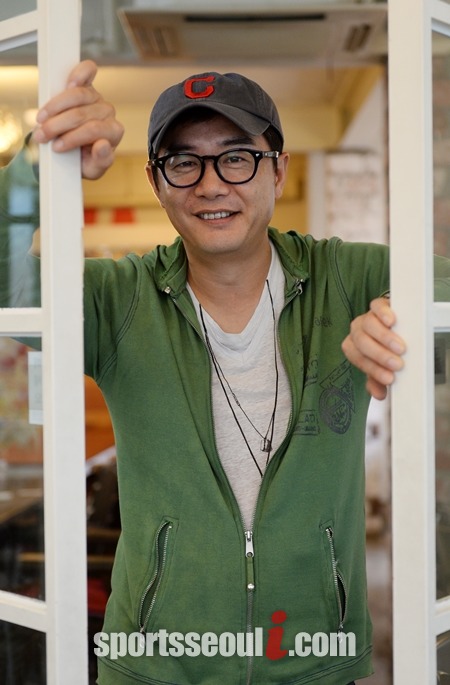 장진 감독은 영화 연극 TV프로그램을 종횡무진으로 활동하며 문화 게릴라란 별명을 얻었다./임영무 기자