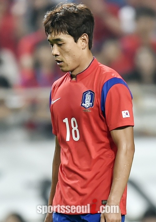 출전 논란이 불거지고 있는 박주영은 8년 전 한국 대표팀에 진 빚을 갚아야 한다. 지난달 28일 튀니지와 평가전에 나온 박주영. / 최진석 기자