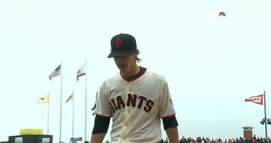 샌프란시스코 자이언츠의 팀 린스컴이 26일 샌디에이고 파드리스와 경기에서 8회 투구를 마치고 더그아웃으로 걸어가고 있다./ MLB.com