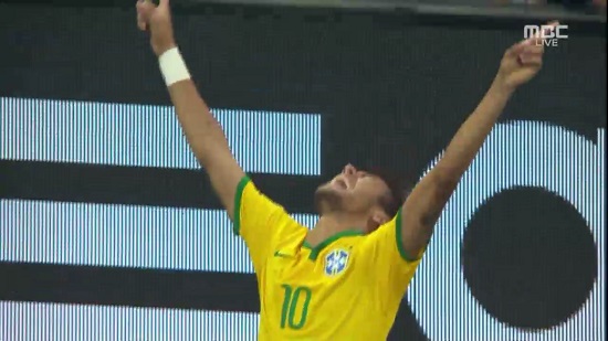 지난 13일 열린 2014 브라질 월드컵 크로아티아와 개막전에서 역전골을 터뜨린 네이마르가 포효하고 있다. / MBC 방송화면 캡처