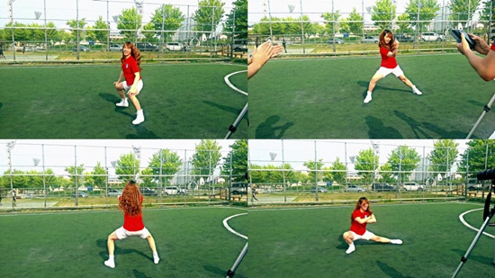 그룹 더블에이 아우라가 여장을 한 채 트월킹을 추며 태극전사를 응원하는 이색 퍼포먼스를 펼치고 있다. /아우라 공식 유튜브