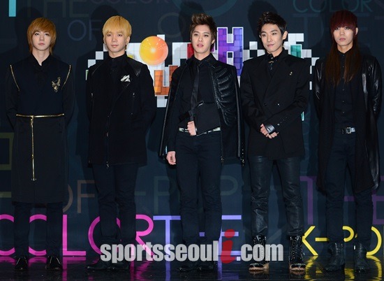 엠블랙 측이 페루에서 예정된 공연이 일방적으로 취소되자 억울한 심경을 토로하고 있다./더팩트DB