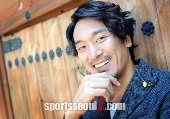 김민준이 사진처럼 웃으며 정중하게 사진 촬영에 대한 양해를 구했다면 논란은 생기지 않았을 것이다. / 더팩트 DB