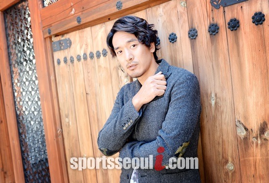 배우 김민준이 손가락 욕을 하는 무례한 행동으로 논란에 휩싸인 가운데 소속사 관계자가 사과했다. / 더팩트DB