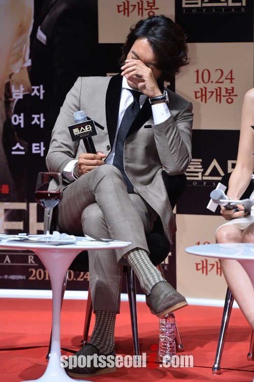 김민준이 취재진을 향해 손가락 욕설을 퍼부은 가운데 소속사가 사과의 뜻을 전달했다. / 최진석 기자