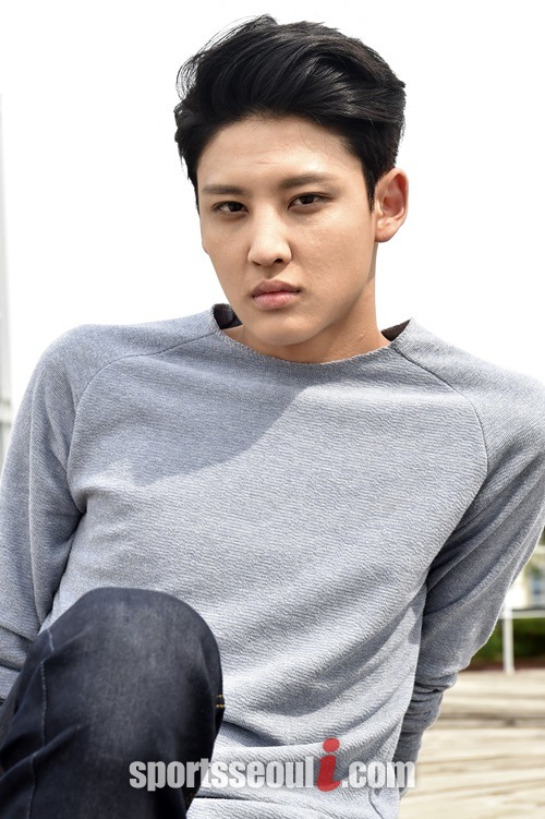 리더 오운은 인행이 팀에서 간판 비주얼이라고 치켜세웠다. /최진석 기자