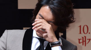  '손가락 욕' 김민준, 취재진에게 공식 사과 '내가 경솔했다'