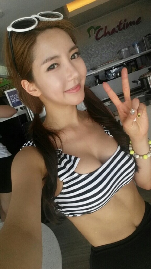 하루 발레 선생님으로 알려진 박현선이 발레 피트니스로 가꾼 몸매를 자랑했다. / 박현선 트위터