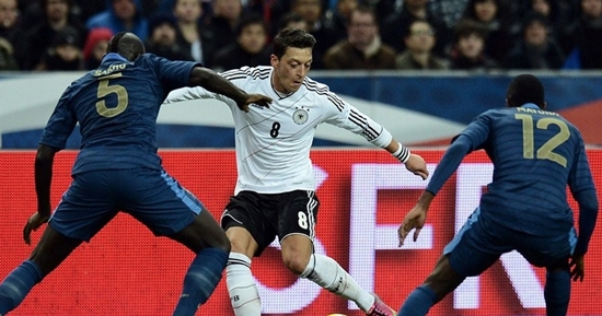 날카로운 발끝을 갖춘 프랑스와 독일이 5일 2014 브라질 월드컵 16강전을 치른다. 마마두 사코와 메수트 외질, 그리고 블레이즈 마투이디(왼쪽부터). / 국제축구연맹 홈페이지