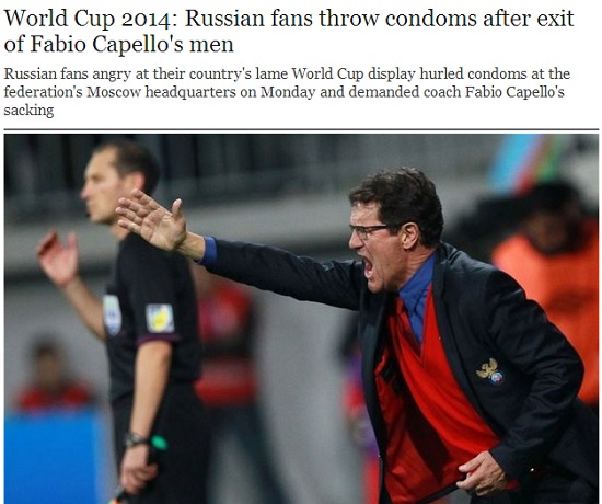 러시아 축구 팬이 콘돔을 던지며 파비오 카펠로 감독의 해임을 요구했다고 8일 러시아 국영통신사 이타르타스가 보도했다. / 텔레그래프 홈페이지 캡처
