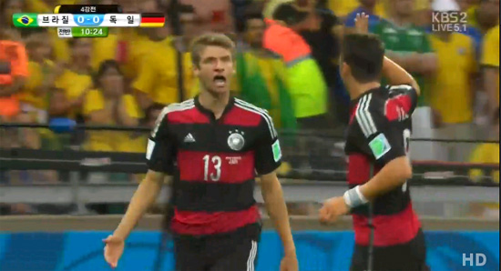 토마스 뮐러가 브라질과 가진 4강전에서 선제골을 터트리며 이번 월드컵 5골을 기록, 득점왕 경쟁에서 1골 차 2위에 올랐다. / KBS2 영상 캡처