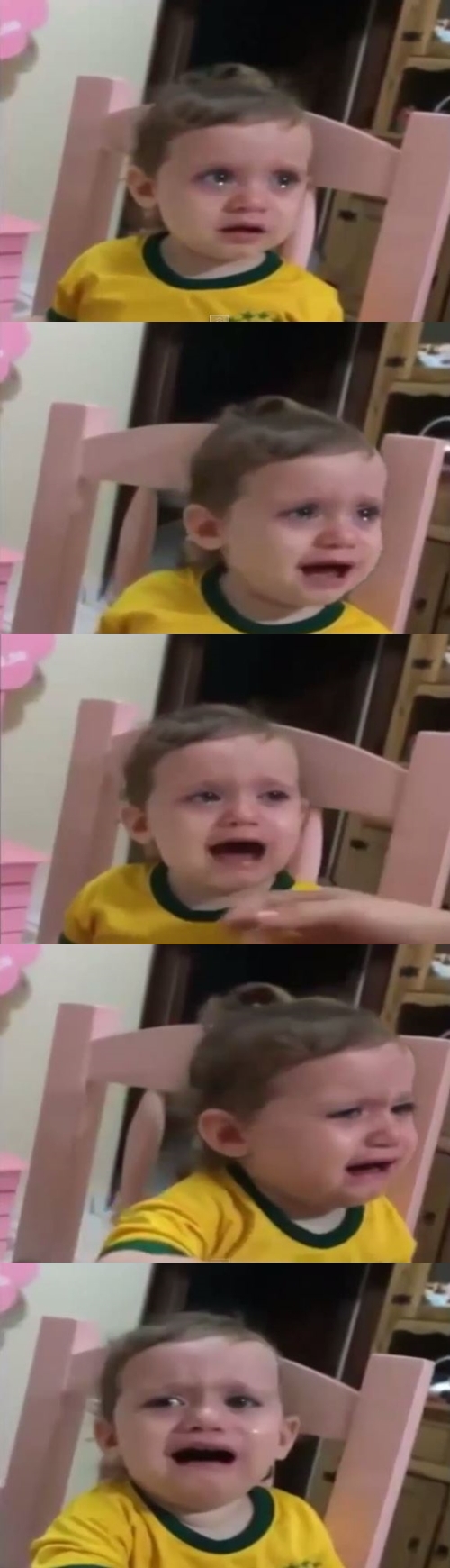 브라질의 한 아기가 네이마르의 부상에 서러움을 참지 못하고 눈물을 흘리고 있다. / 유튜브 영상 캡처