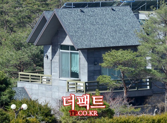 지난해 별장 성접대 의혹 사건으로 검찰의 조사를 받았으나 혐의없음으로 불기소 처리됐던 김학의 전 법무부 차관에 대해 피해 여성이 동영상 속 여성이 자신이라고 밝히며 검찰에 다시 고소했다./원주=문병희 기자