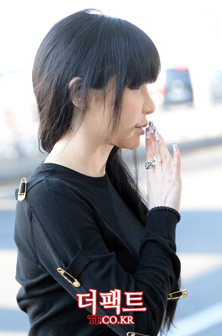 걸그룹 2NE1 멤버 박봄이 지난 2010년 마약류의 일종인 암페타민을 밀수입하다 적발된 것이 뒤늦게 알려져 논란이 일고 있다./김슬기 기자