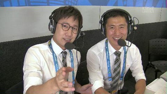 이영표 해설위원(오른쪽)의 정확한 해설과 예측이 시청률 1위 견인차 구실을 하고 있다./ KBS 제공