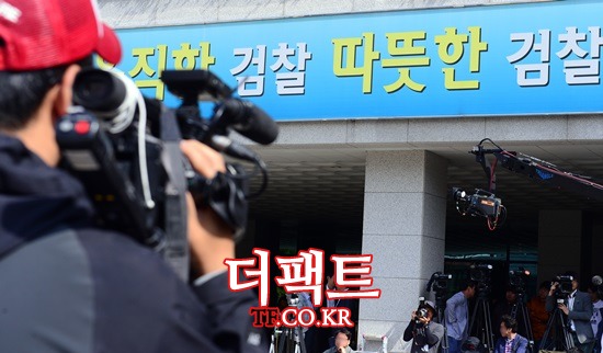 검찰이 박봄의 마약 밀수 혐의와 관련 입건유예 처분을 내린 것과 관련해 봐 주기 수사 의혹에 휩싸였다. /김슬기 기자