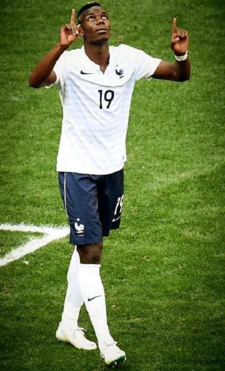 프랑스의 수비형 미드필더 폴 포그바는 국제축구연맹이 선정한 2014 브라질 월드컵 최우수 신인 선수상에 영예를 안았다. / 폴 포그바 페이스북