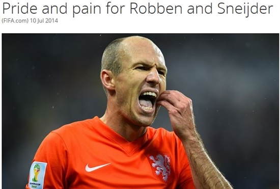 아르옌 로벤이 지난달 14일 열린 브라질 월드컵 조별리그 B조 1차전 스페인과 경기에서 팀의 다섯 번째 골을 넣어 승리에 이바지했다. / 국제축구연맹 홈페이지 캡처