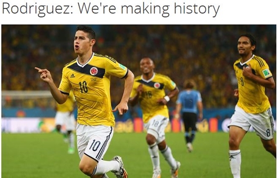 하메스 로드리게스(앞)가 지난달 29일 열린 브라질 월드컵 16강전 우르과이와 경기에서 멋진 골을 넣어 팀을 8강으로 이끌었다. / 국제축구연맹 홈페이지 캡처