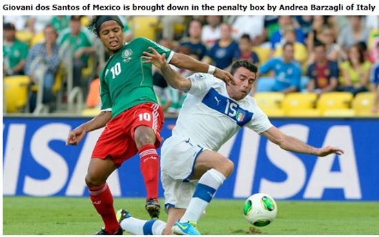 지오반니 도스 산토스(왼쪽)가 지난달 30일 열린 브라질 월드컵 16강 네덜란드와 경기에서 선제골을 터뜨렸다. / 국제축구연맹 홈페이지 캡처