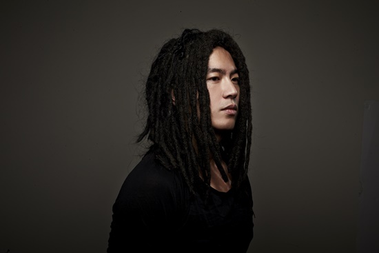 가수 스컬이 이색 1위 공약을 내걸어 눈길을 끌고 있다. /콴엔터테인먼트 제공