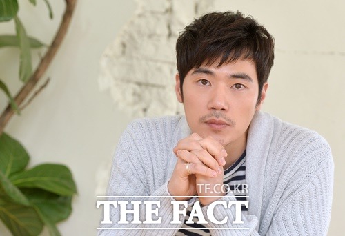 배우 김강우가 <더팩트>와 인터뷰에서 남편, 아빠, 형부로서 자신이 가지고 있는 이미지에 대해 솔직한 생각을 내비쳤다. / 더팩트DB