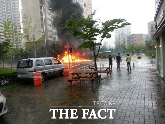 헬기 블랙박스, 광주 도심서 추락한 헬기의 블랙박스 영상이 공개됐다. 17일 오전 광주 광산구 장덕동 부영아파트 인근에 강원 소방본부 소속 헬기가 추락해 탑승자 5명이 전원 사망했다./<더팩트> 독자 제공