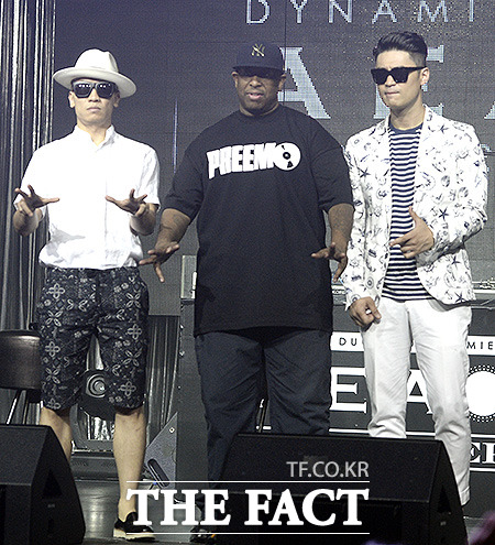 다이나믹듀오가 데뷔 30주년 맞은 디제이 프리미어와 신곡 에이아오 애니멀을 만들어 지난 16일 음원을 발표했다. /최진석 기자