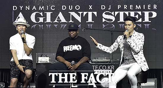 다이나믹듀오는 디제이 프리미어와의 작업을 인생 최대의 행운이자 행복이라고 말했다. /최진석 기자