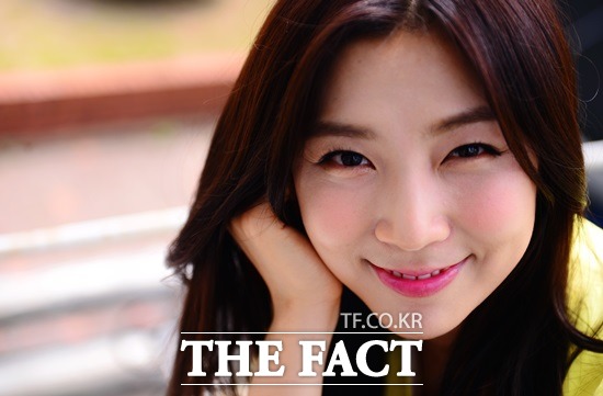 개그우먼 김희원이 브라운관에서 보이는 활기차고 섹시한 이미지와는 달리 보수적인 가치관을 가지고 있어 취재진을 흥미롭게 했다. / 김슬기 기자