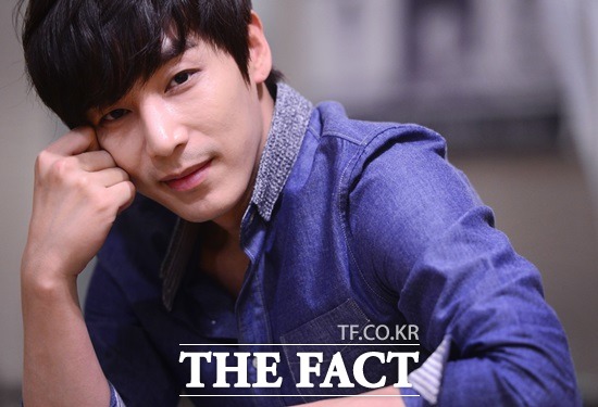 진이한이 미술학도에서 배우로 전향한 과정을 담담하게 털어놓고 있다./김슬기 기자