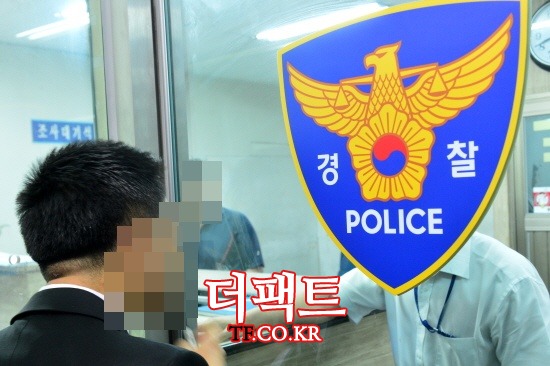 양주경찰서는 21일 오전 4시 30분쯤 양주 시내의 한 아파트단지에서 출근하던 여성을 성추행하고 가방을 빼앗아 달아난 혐의로 축구 코치에 대해 구속영장을 신청했다./더팩트DB